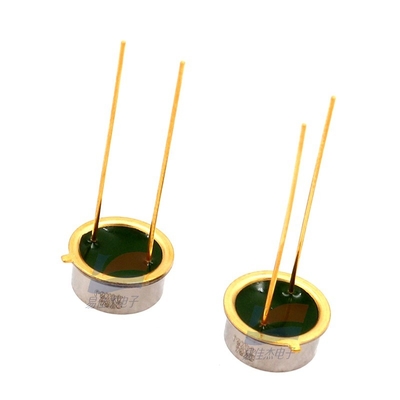 YJJ S1223 S1223-01 La photodiode au silicium PIN est utilisée pour la détermination photométrique précise dans la lumière visible à la bande infrarouge proche